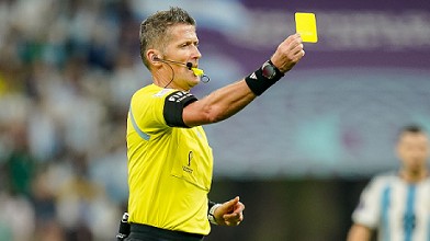 Bán kết World Cup 2022: Vì sao trọng tài trận Argentina vs Croatia được gọi là 'vua thẻ'?