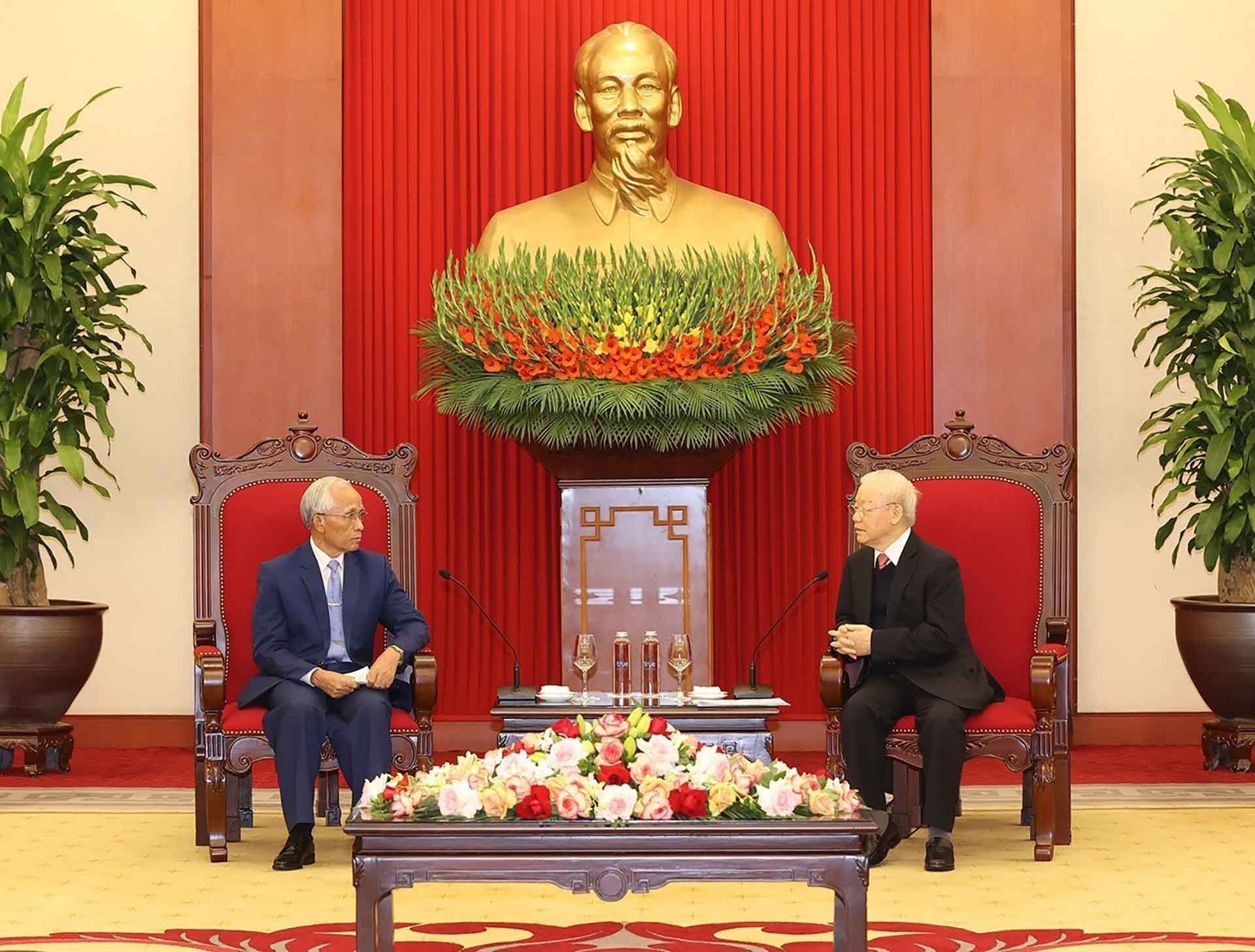 Tổng Bí thư Nguyễn Phú Trọng tiếp đồng chí Khamphan Pheuyavong, Bí thư Trung ương Đảng, Trưởng ban Tuyên huấn, Chủ tịch Hội đồng Lý luận Trung ương Đảng Nhân dân Cách mạng Lào. (Nguồn: TTXVN)