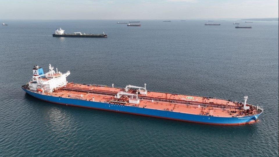 EU áp giá trần dầu Nga: Thoát cảnh ùn tắc, 19 tàu chở dầu được cấp phép đi qua các eo biển Thổ Nhĩ Kỳ