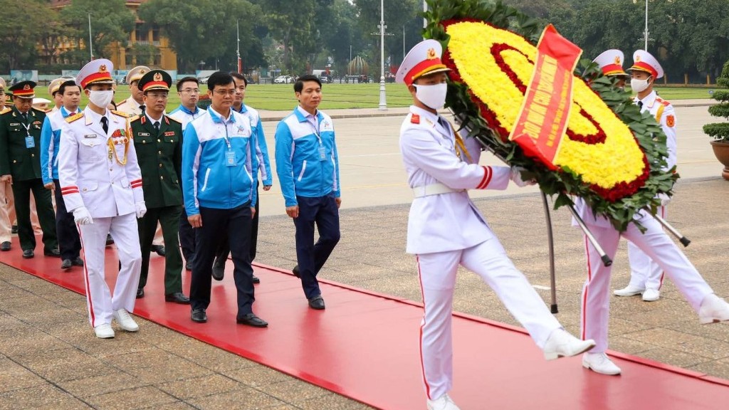 Gần 1.000 đại biểu Đại hội Đoàn toàn quốc lần thứ XII báo công dâng Bác