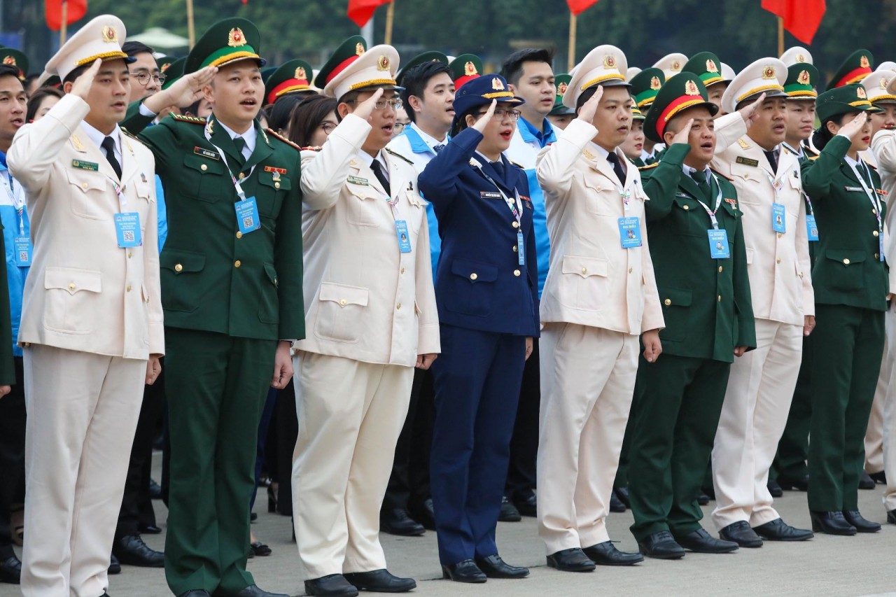 Gần 1.000 đại biểu Đại hội Đoàn toàn quốc lần thứ XII báo công dâng Bác