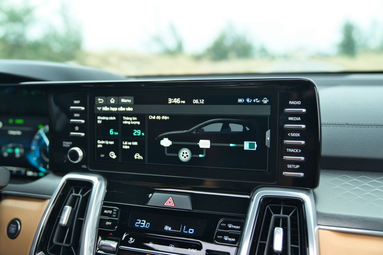 Cận cảnh, bảng giá Kia Sorento Hybrid HEV và PHEV ra mắt tại Việt Nam