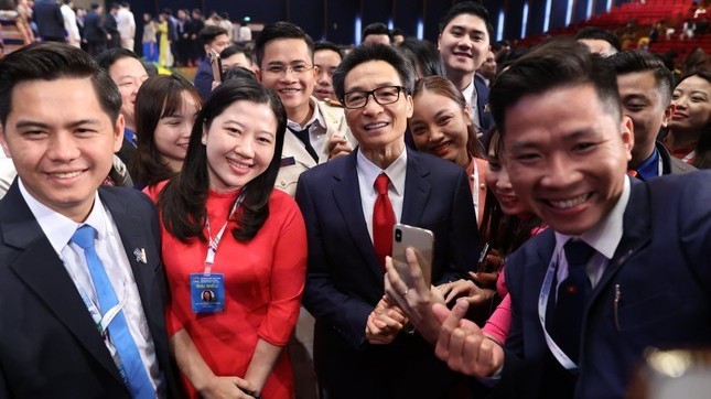 Phó Thủ tướng Vũ Đức Đam: Mở cửa ra thế giới, yêu cầu đầu tiên là giao tiếp, là ngôn ngữ