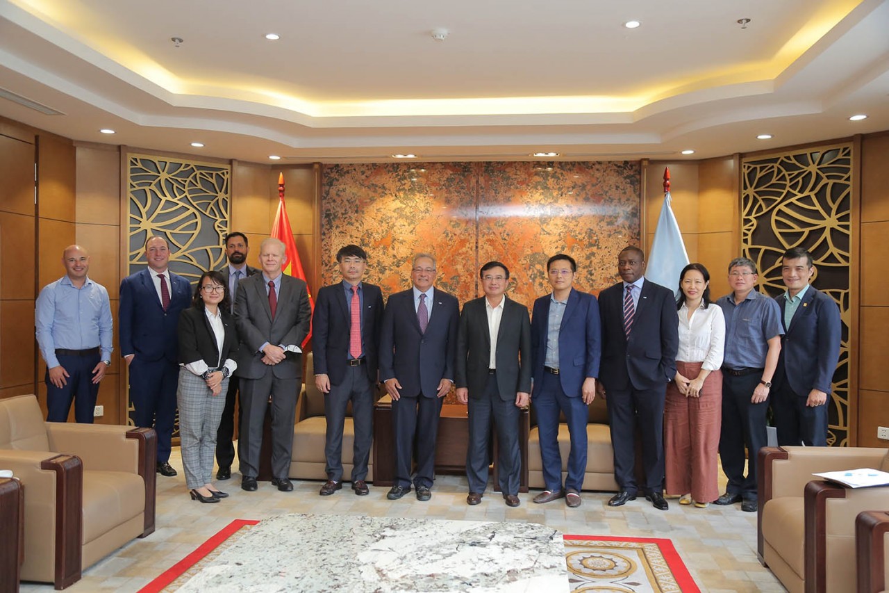 Lãnh đạo PetroVietnam và AES tại buổi làm việc. (Nguồn: PetroVietnam) Lãnh đạo PetroVietnam và AES tại buổi làm việc. (Nguồn: PetroVietnam)