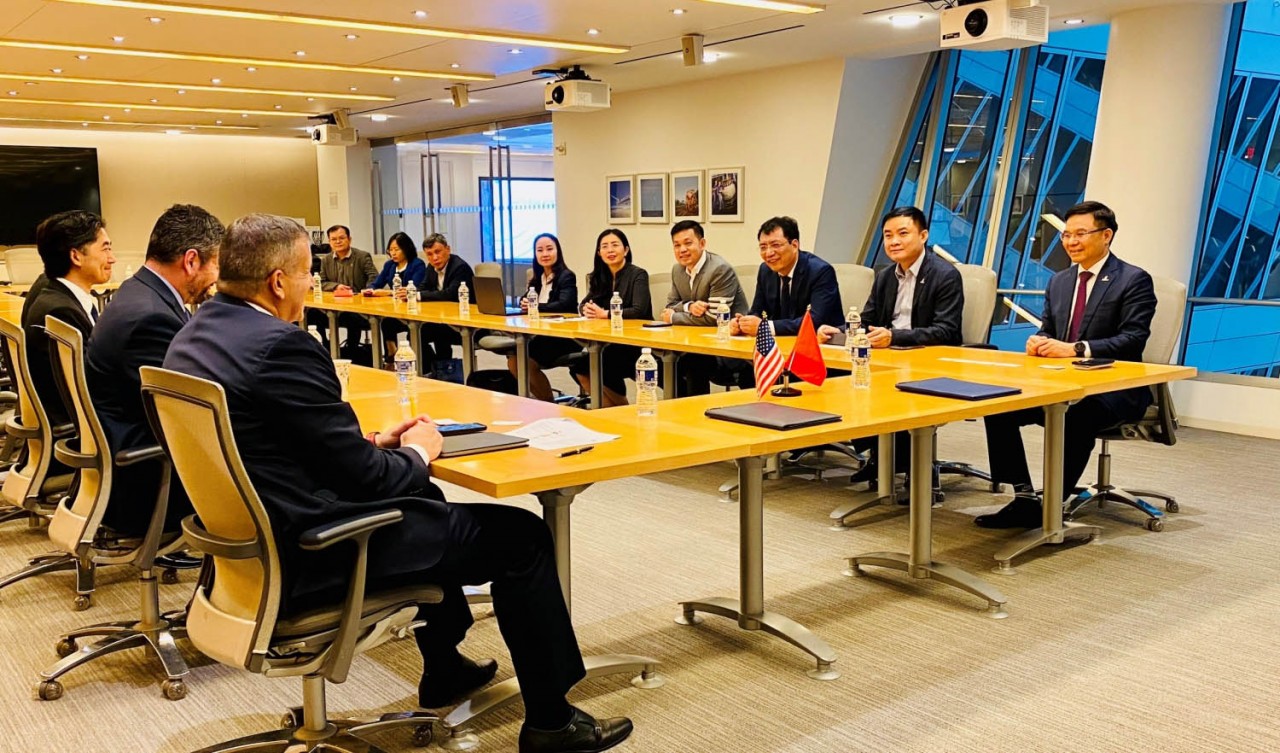 Toàn cảnh buổi làm việc giữa PetroVietnam và GE. 