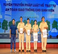 Tuyên truyền Pháp luật về ATGT cho sinh viên trường Đại học Hồng Bàng