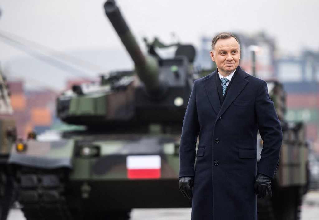 Tổng thống Ba Lan Andrzej Duda tham gia sự kiện tiếp nhận lô vũ khí, khí tài đầu tiên từ Hàn Quốc, ngày 6/12. (Nguồn: AFP)