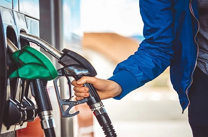 Giá xăng dầu hôm nay 19/12: Nhích nhẹ; giá xăng trong nước dự báo tiếp tục giảm nhẹ