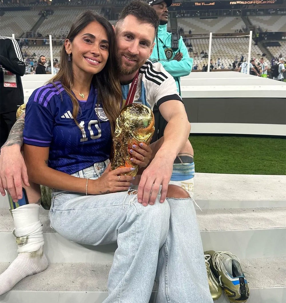 Lionel Messi chia sẻ niềm vui vô địch World Cup 2022 cùng đại gia đình