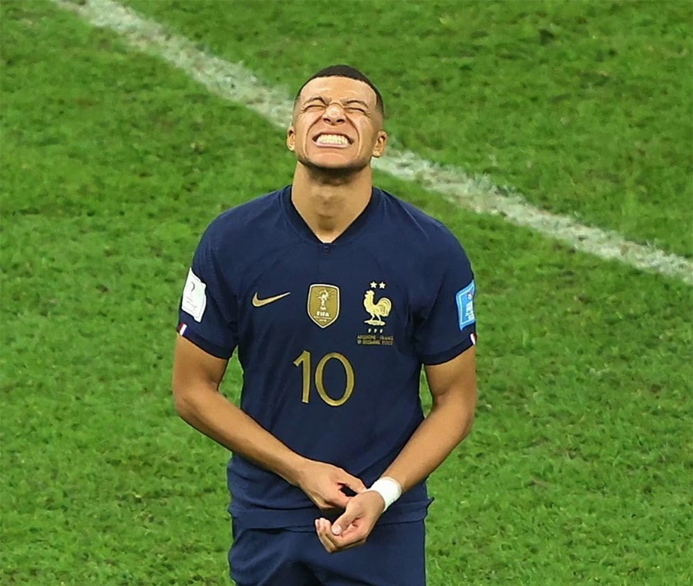 Kylian Mbappe có màn trình diễn chói sáng trong chung kết với Argentina nhưng anh không phải là người được tận hưởng niềm vui chiến thắng.
