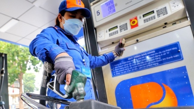 Giá xăng tiếp tục tăng từ 15h ngày 3/1, vượt 22.000 đồng/lít