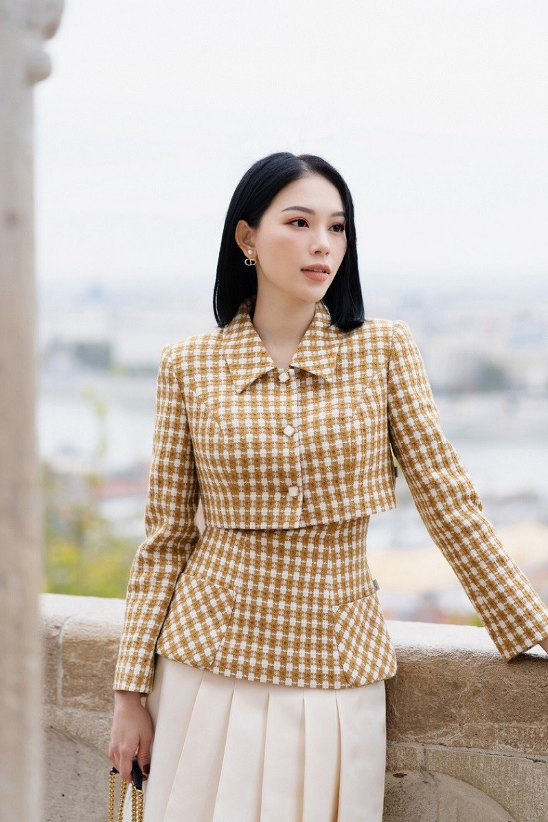 Linh Rin lên đồ thanh lịch, thực hiện bộ ảnh thời trang ở Hungary