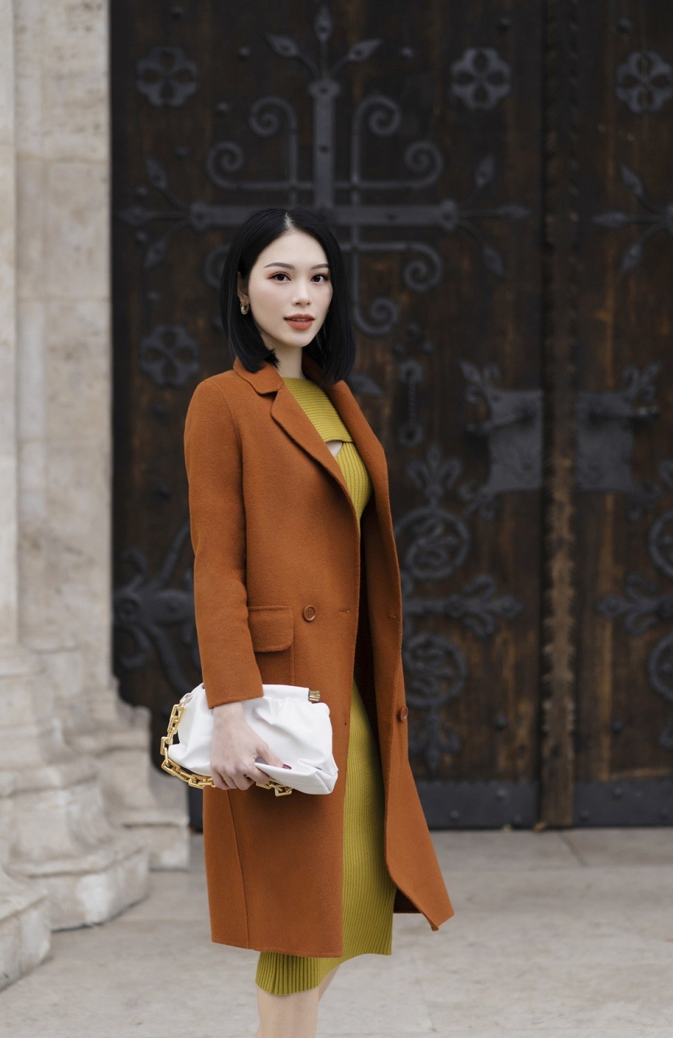 Linh Rin lên đồ thanh lịch, thực hiện bộ ảnh thời trang ở Hungary