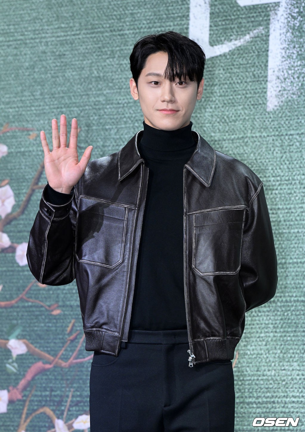 Dự ra mắt phim, Song Hye Kyo nhỏ nhắn, trẻ tựa nữ sinh