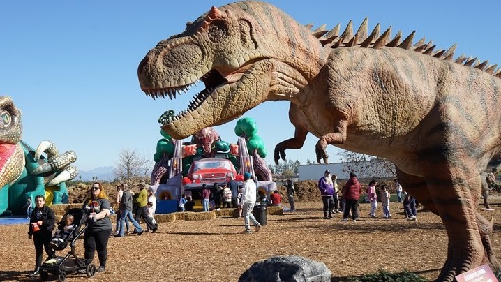 Tương tác với khủng long hoạt hình có kích thước thật