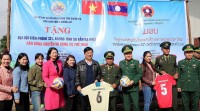 Quảng Trị: Trao tặng chiến sĩ và học sinh Lào phương tiện tập luyện thể dục thể thao