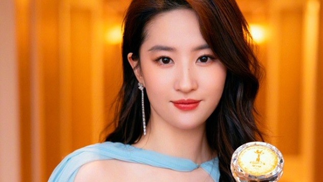 Liên hoan phim Macau: Lưu Diệc Phi đoạt giải; xinh đẹp nổi bật trên thảm đỏ