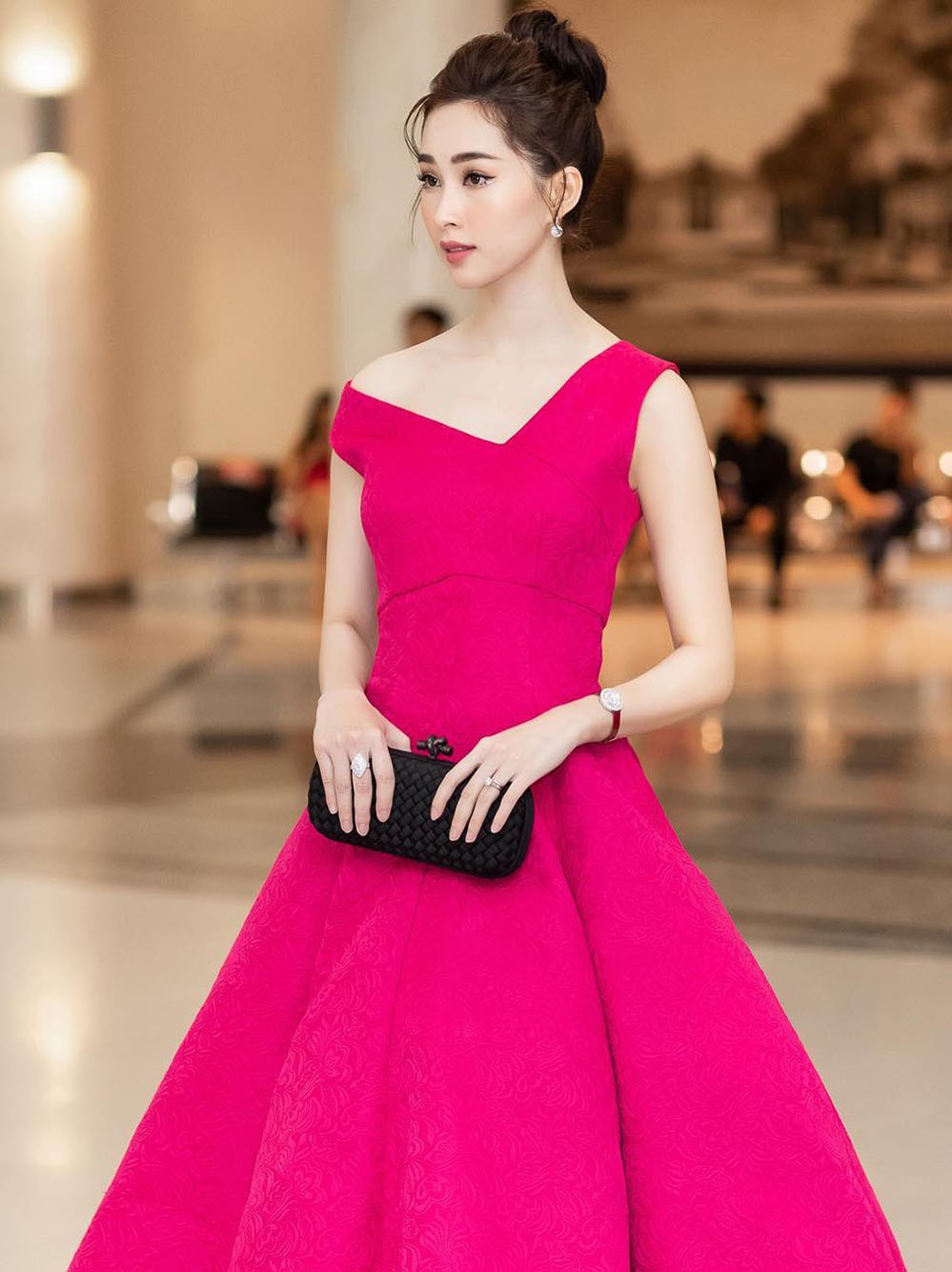 Khám phá bộ sưu tập túi hàng hiệu nhỏ xinh của Hoa hậu Việt Nam 2012 Đặng Thu Thảo