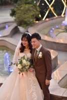 Sao Việt: MC Lê Anh đăng ảnh kỷ niệm 2 năm ngày cưới, Mạnh Trường nhớ khoảnh khắc lãng mạn mùa Giáng sinh năm ngoái