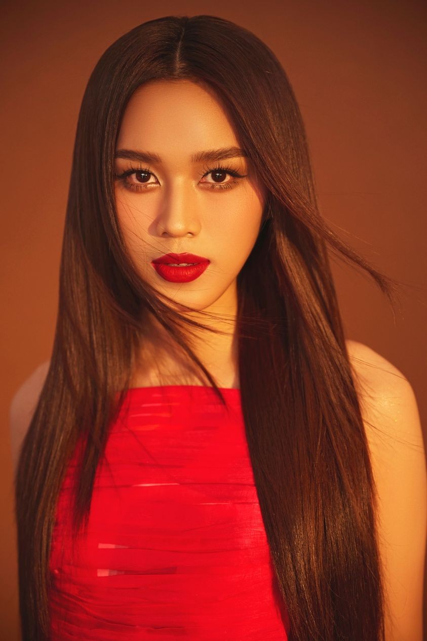 Đỗ Thị Hà 'xả' ảnh nét căng cuối nhiệm kỳ Hoa hậu Việt Nam