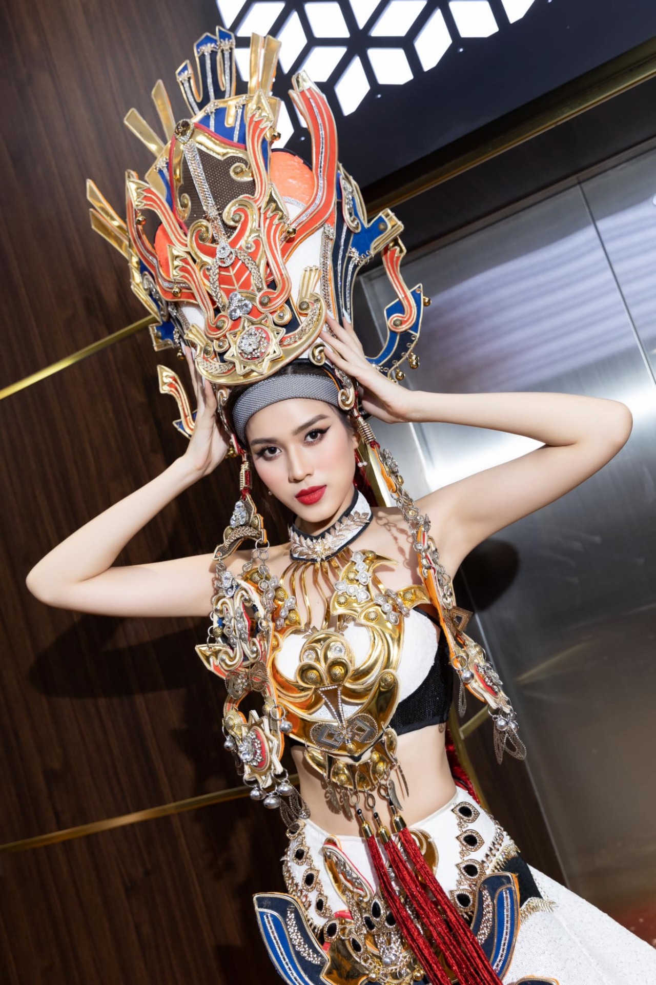 Đỗ Thị Hà 'xả' ảnh nét căng cuối nhiệm kỳ Hoa hậu Việt Nam