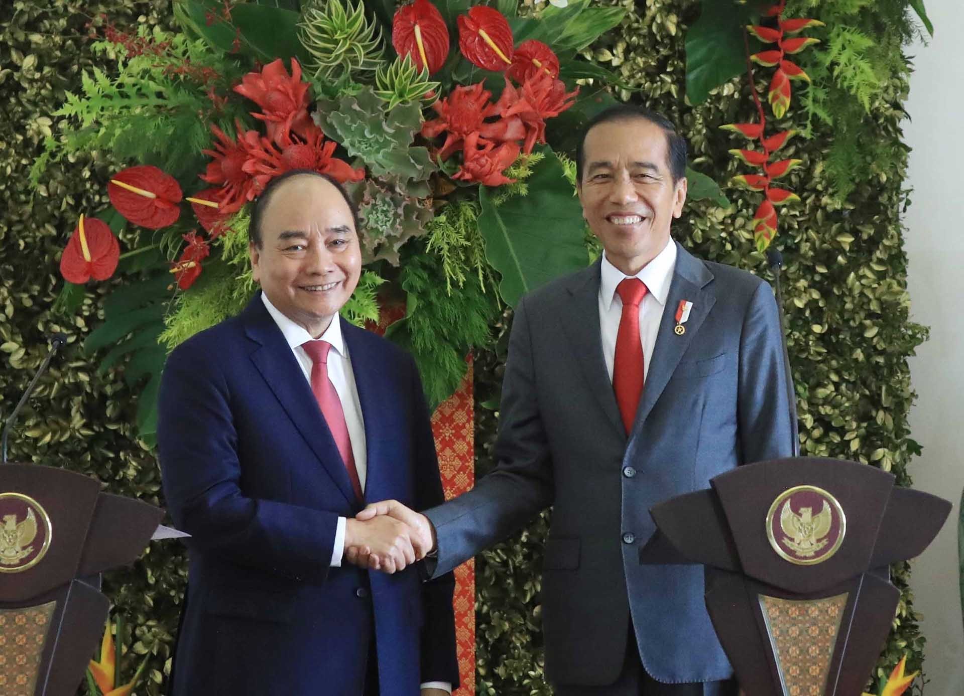 Chủ tịch nước Nguyễn Xuân Phúc và Tổng thống Indonesia Joko Widodo tại buổi gặp gỡ báo chí. (Nguồn: TTXVN) Chủ tịch nước Nguyễn Xuân Phúc và Tổng thống Indonesia Joko Widodo tại buổi gặp gỡ báo chí. (Nguồn: TTXVN)