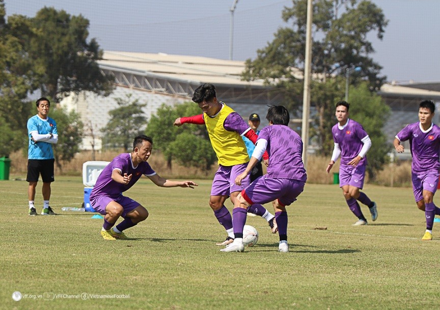 AFF Cup 2022: Bùi Tiến Dũng khỏi Covid-19, hội quân cùng đội tuyển Việt Nam
