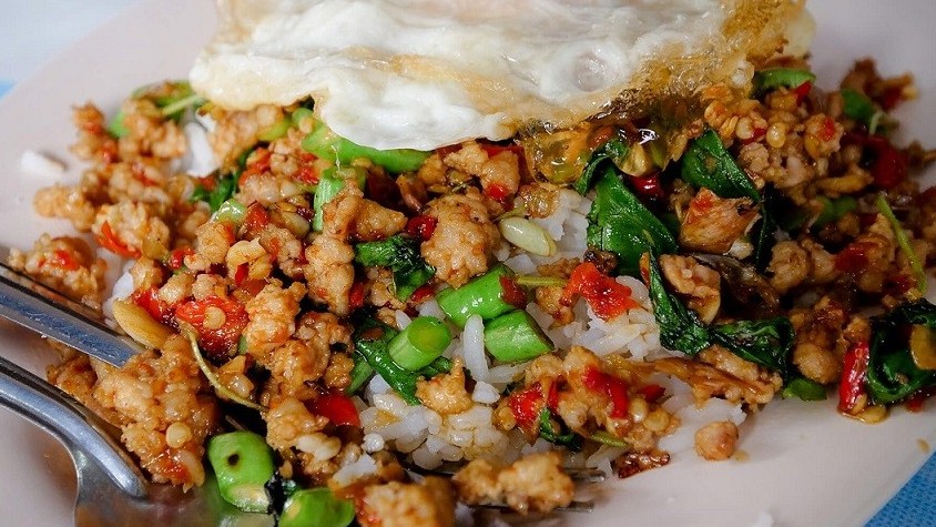 Thái Lan: Tiệm cơm vỉa hè duy trì mức giá 10 Baht liên tục trong 50 năm