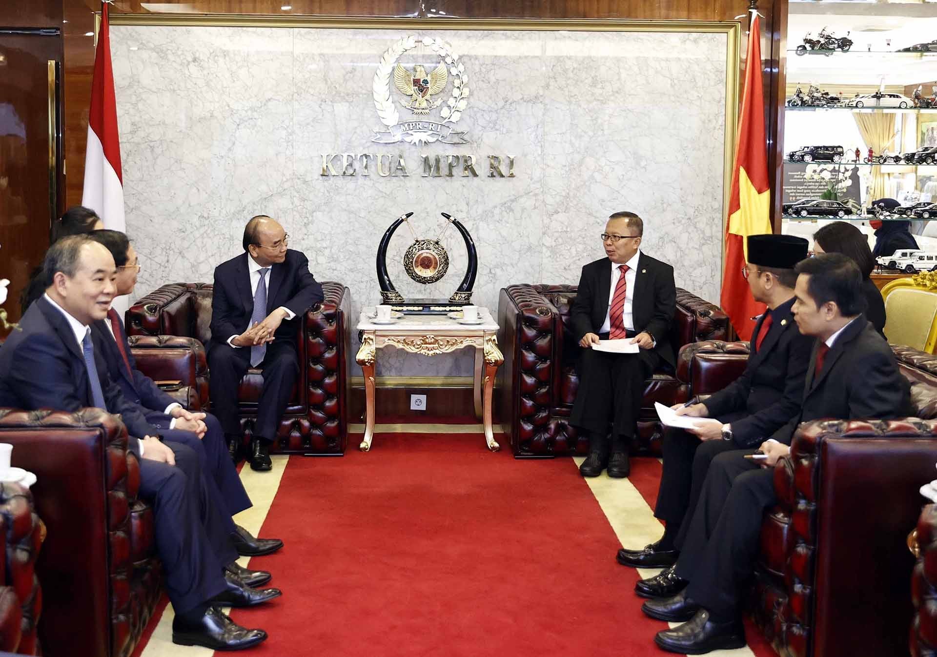 Chủ tịch nước Nguyễn Xuân Phúc hội kiến quyền Chủ tịch Lưỡng viện Indonesia Asrul Sani. (Nguồn: TTXVN) Chủ tịch nước Nguyễn Xuân Phúc hội kiến quyền Chủ tịch Lưỡng viện Indonesia Asrul Sani. (Nguồn: TTXVN)