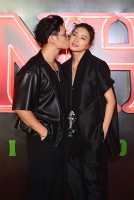 Ngô Thanh Vân và chồng trẻ tình tứ trên thảm đỏ