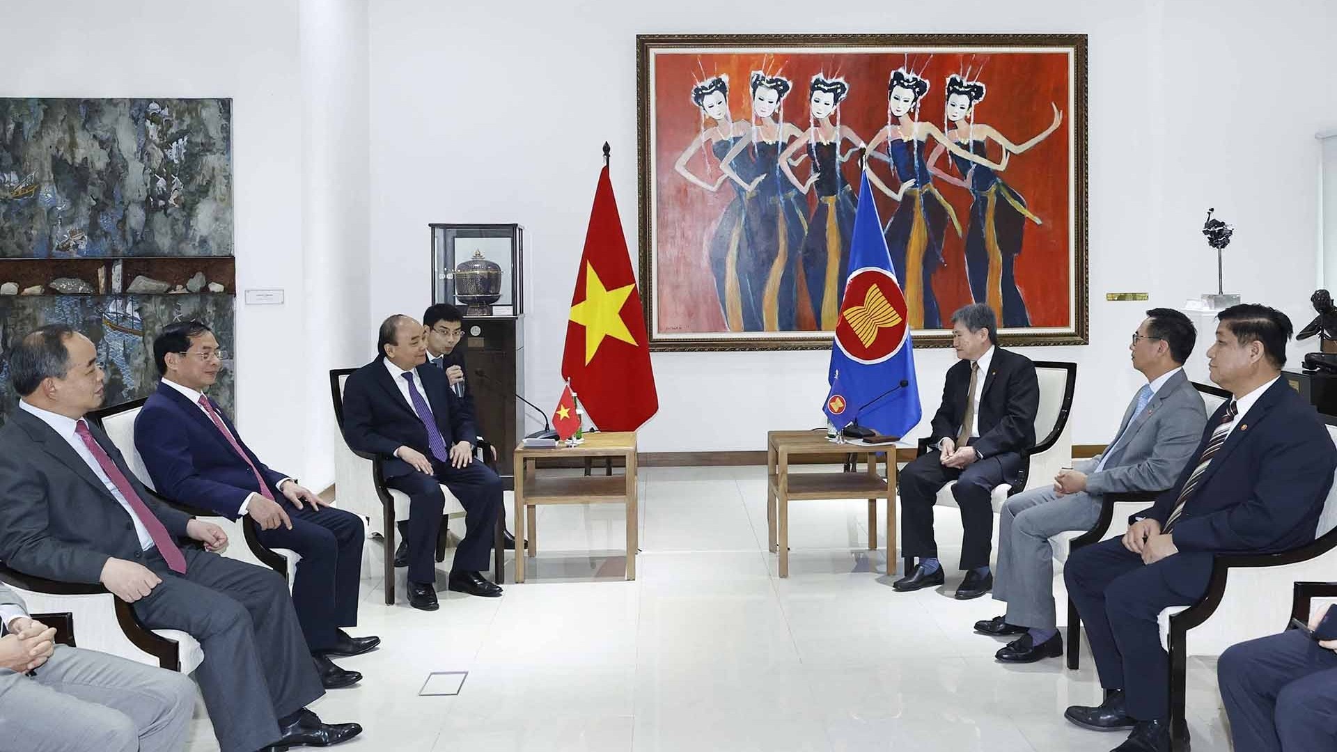 Chủ tịch nước Nguyễn Xuân Phúc: Việt Nam đặc biệt coi trọng quan hệ với ASEAN
