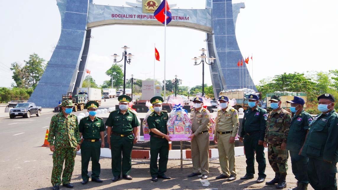 Tô thắm tình đoàn kết, hữu nghị Gia Lai-Campuchia