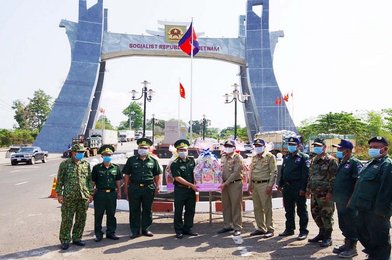 Tô thắm tình đoàn kết, hữu nghị Gia Lai-Campuchia Tô thắm tình đoàn kết, hữu nghị Gia Lai-Campuchia