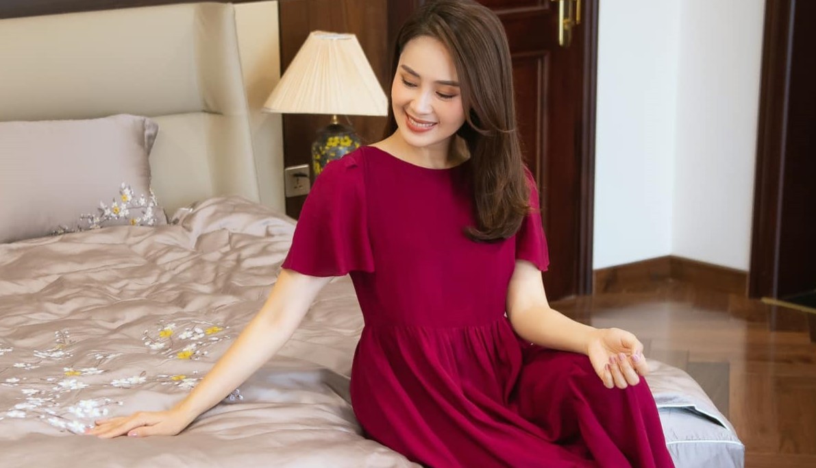 Sao Việt: Hoa hậu Đỗ Thị Hà đăng trạng thái lạ,