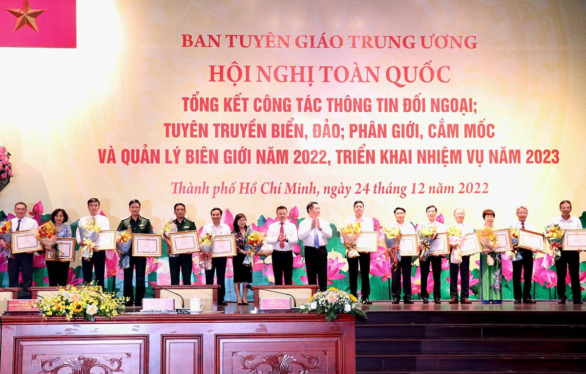 Báo TG&VN nhận Bằng khen vì đóng góp tích cực trong công tác tuyên truyền đối ngoại, biên giới và hải đảo
