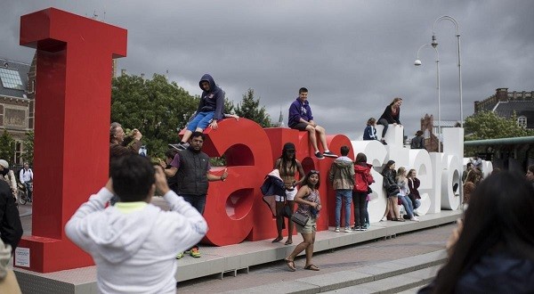 Chiến dịch ngăn cản du khách có ý thức kém ở thủ đô của Hà Lan Chiến dịch ngăn cản du khách thiếu ý thức ở thủ đô của Hà Lan