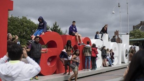 Chiến dịch ngăn cản du khách thiếu ý thức ở thủ đô của Hà Lan