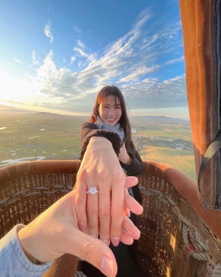 Diễm My 9X được bạn trai doanh nhân cầu hôn ở Australia