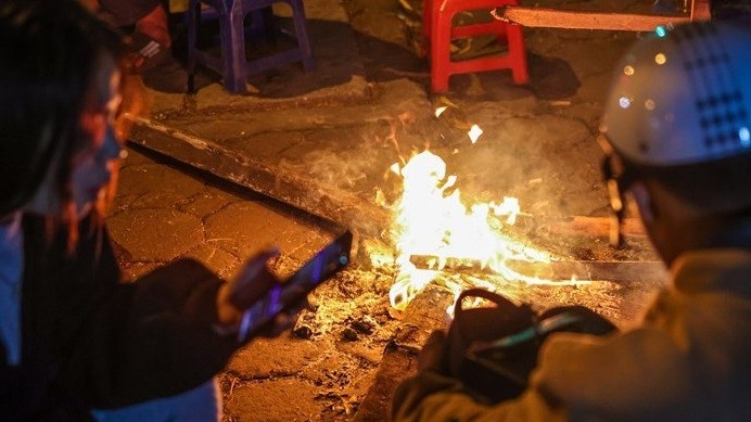 Dự báo thời tiết đêm nay và ngày mai (26-27/12): Hà Nội mưa vài nơi, trời rét; Bắc Bộ, Bắc Trung Bộ trời rét; vùng núi phía Bắc mưa rào rải rác