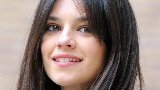 Bạn gái Song Joong Ki sở hữu nhan sắc xinh đẹp, thần thái quyến rũ