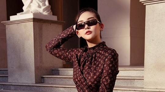 Lê Âu Ngân Anh xinh đẹp cùng loạt phụ kiện, trang phục hàng hiệu