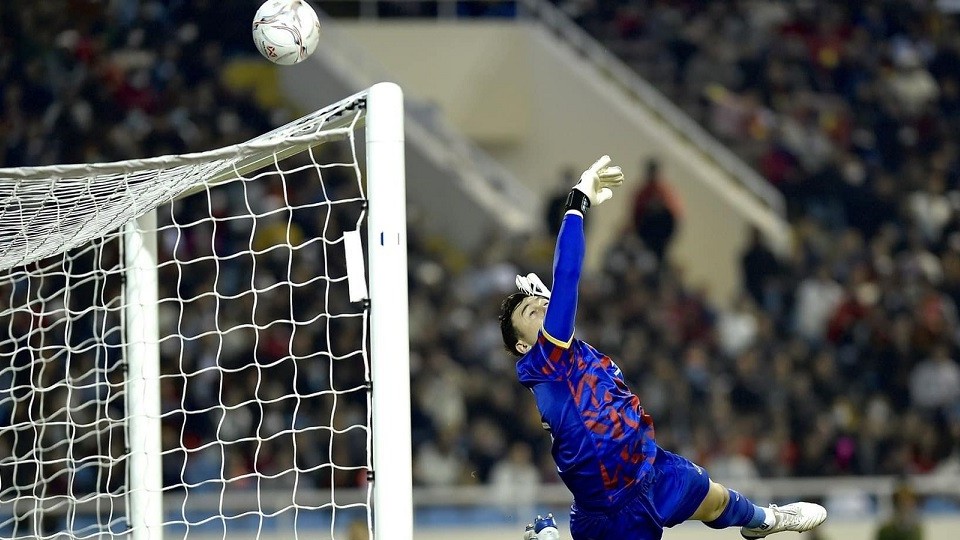 AFF Cup 2022: Thủ môn Văn Lâm nhận giải Cầu thủ xuất sắc nhất trận Việt Nam vs Malaysia