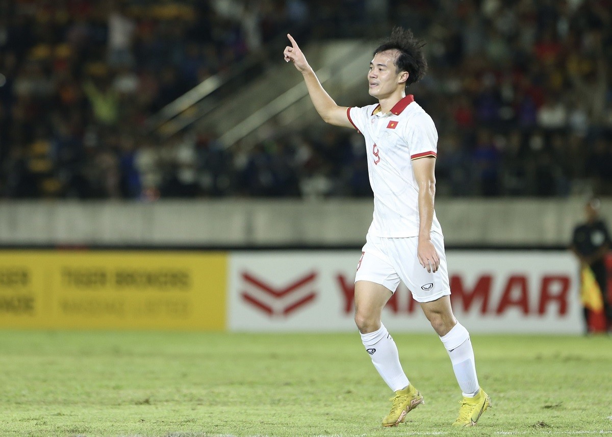 Tiểu sử tiền đạo Nguyễn Văn Toàn Tiểu sử tiền đạo Nguyễn Văn Toàn