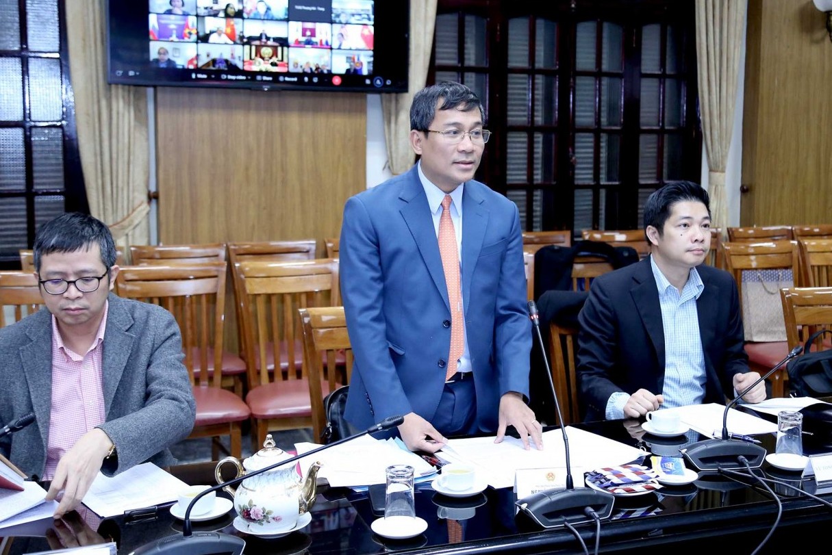 Họp giao ban giữa Ban chỉ đạo Ngoại giao kinh tế với các Cơ quan đại diện Việt Nam ở nước ngoài và các hiệp hội, doanh nghiệp dệt may, da giày