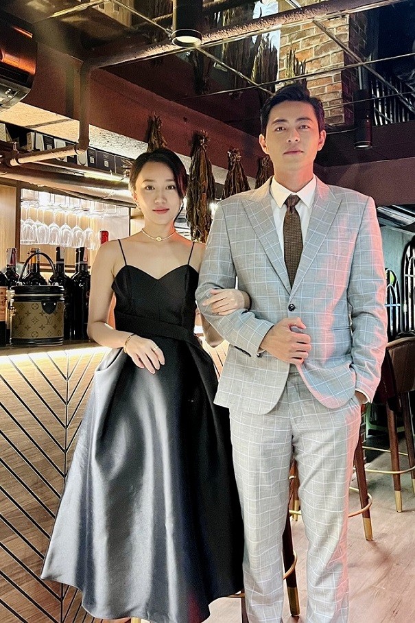 Song song với vai gái quê khù khờ trong phim Hành trình công lý: Phong cách tiểu thư khi vào vai con nhà giàu của diễn viên Huỳnh Hồng Loan