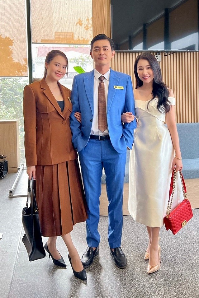 Hành trình công lý: Phong cách váy áo tiểu thư khi vào vai con nhà giàu của diễn viên Dương Hồng Loan Hành trình công lý: Phong cách váy áo tiểu thư khi vào vai con nhà giàu của diễn viên Dương Hồng Loan