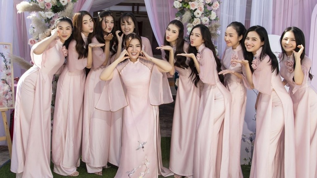 Mai Phương Thúy, Lương Thuỳ Linh 'kẻ 8 lạng, người nửa cân' khi đứng chung một khung hình