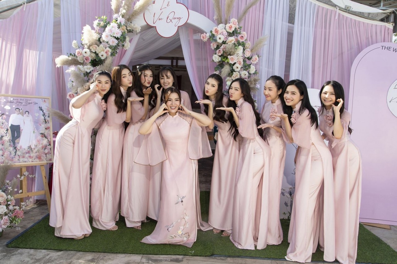 Mai Phương Thúy làm phù dâu 'đọ sắc' Lương Thuỳ Linh