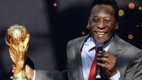 Huyền thoại bóng đá Pele qua đời ở tuổi 82