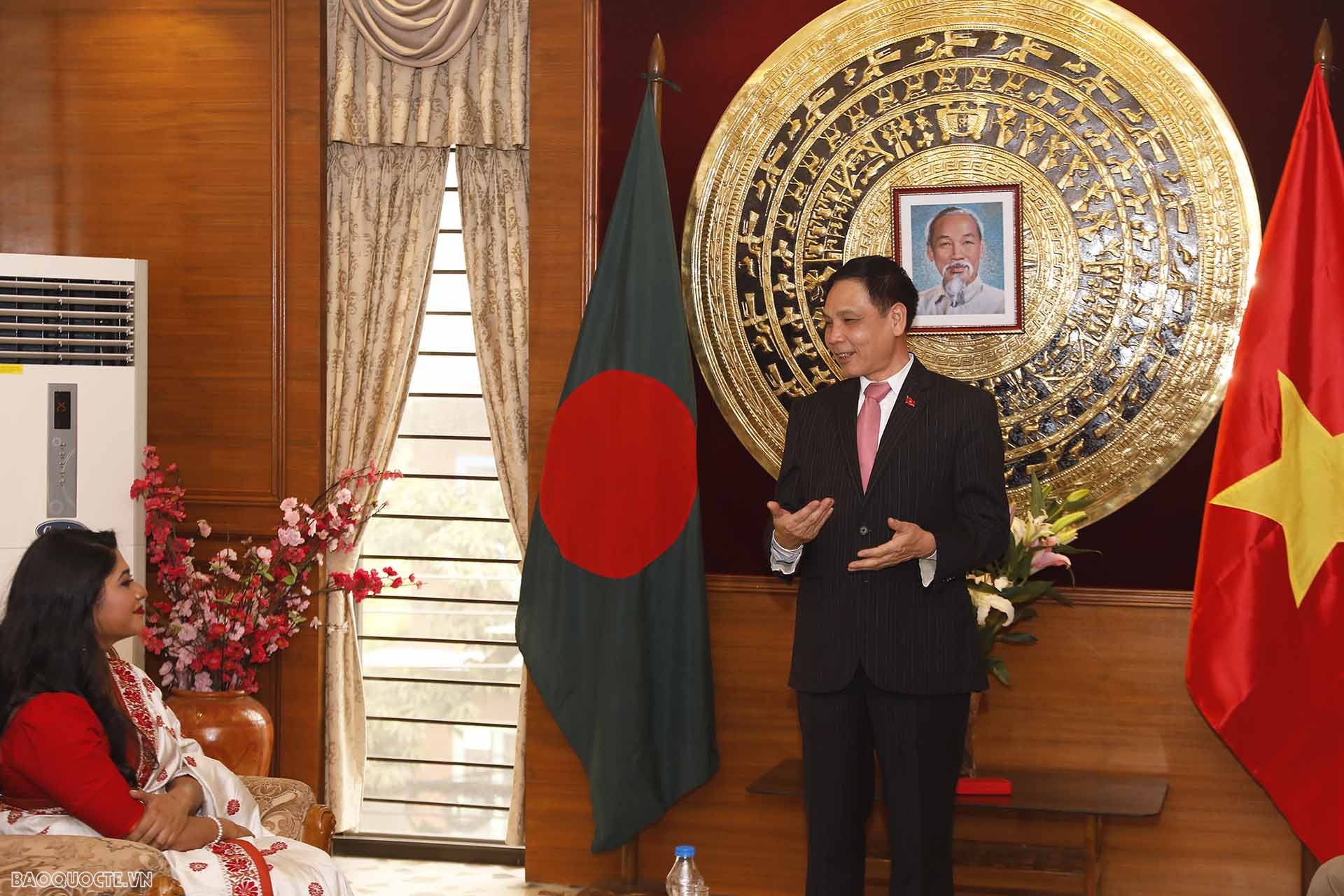 Đại sứ Phạm Việt Chiến phát biểu chúc mừng.